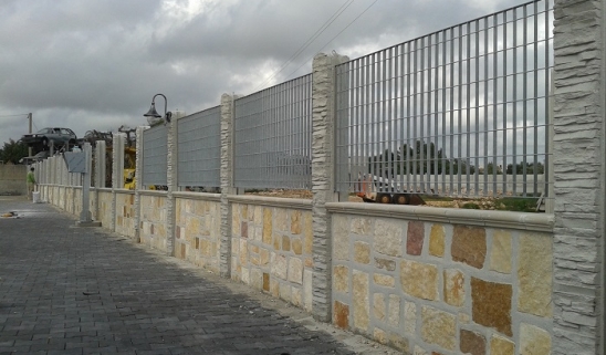 recinzione con pannelli tipo orsogrill |  | Prodotti | Artifacts | Manufatti in Cemento